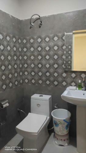 Hotel Oyo 92350 White Orchid