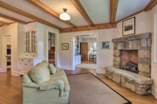 25-acre Luxury Lakefront Home With Deck And Fire Pit!