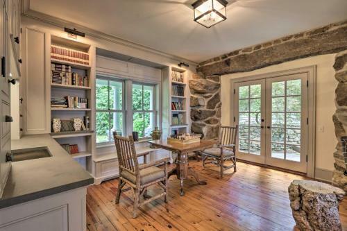 25-acre Luxury Lakefront Home With Deck And Fire Pit!