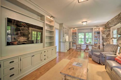 25-acre Luxury Lakefront Home With Deck And Fire Pit!