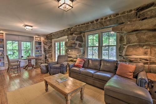 25-acre Luxury Lakefront Home With Deck And Fire Pit!
