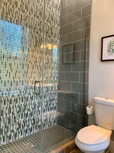 Classic Rowhouse In Hip, Vibrant Bloomingdale