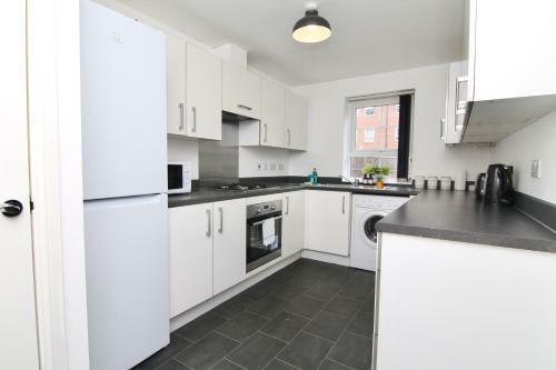 Canalview House - Elegant Spacious Coventry Home For Large Groups