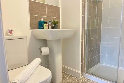 Canalview House - Elegant Spacious Coventry Home For Large Groups