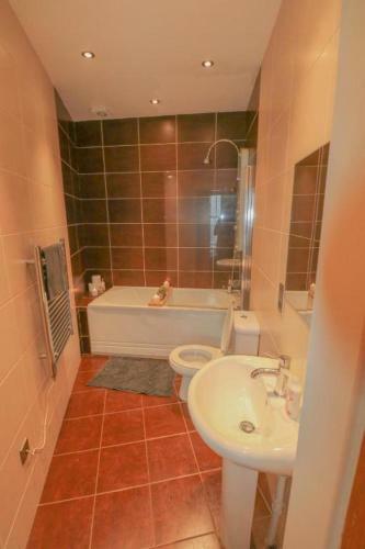 Simplistic And Stylish 2 Bedroom Apartment