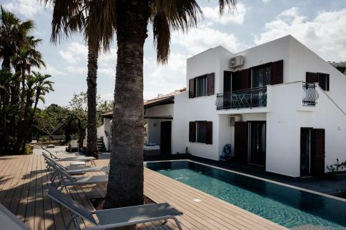 Villa Capo Plaja In Cefal� With Pool