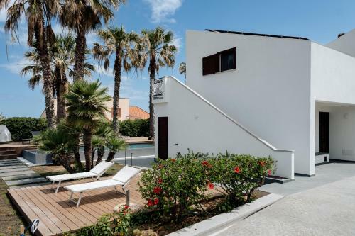 Villa Capo Plaja In Cefal� With Pool