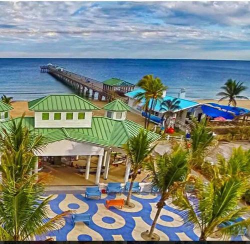 Walktobeach/luxury Beachhouse/hottub/pooltable/bbq