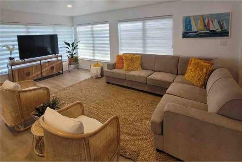 Walktobeach/luxury Beachhouse/hottub/pooltable/bbq