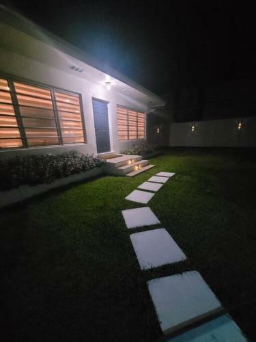 Walktobeach/luxury Beachhouse/hottub/pooltable/bbq