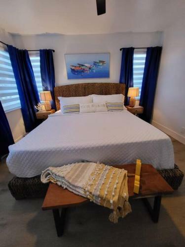 Walktobeach/luxury Beachhouse/hottub/pooltable/bbq