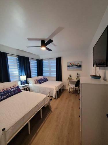 Walktobeach/luxury Beachhouse/hottub/pooltable/bbq