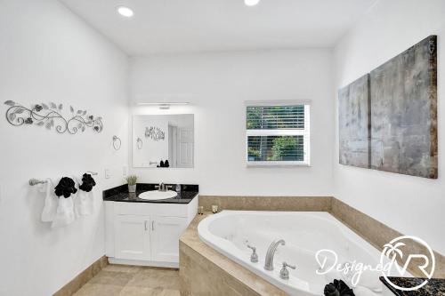 5 Br Newly Renovated With Heated Pool