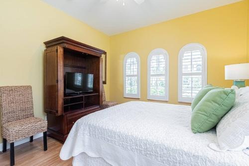 Aviano Dr With Lake View