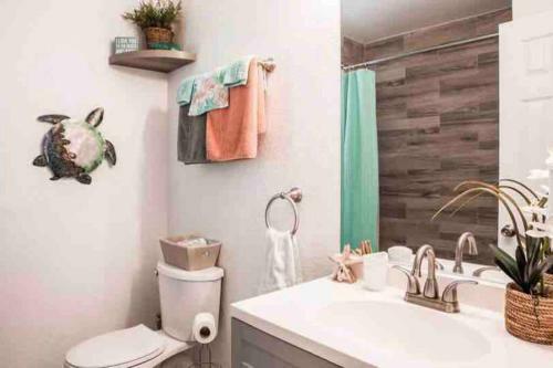 Beachy 3b/2ba Getaway! Minutes To Beaches/downtown
