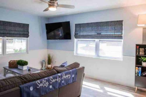 Beachy 3b/2ba Getaway! Minutes To Beaches/downtown