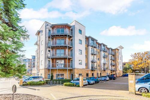 Travaal - 2 Bed Serviced Apartment Farnborough