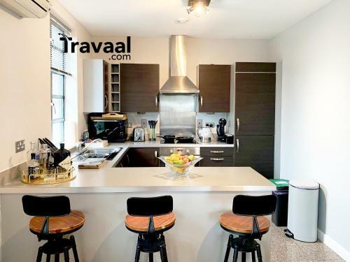 Travaal.�om - 3 Bed Serviced Apartment