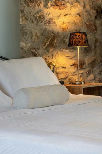 V&m Traditional Luxury Villa