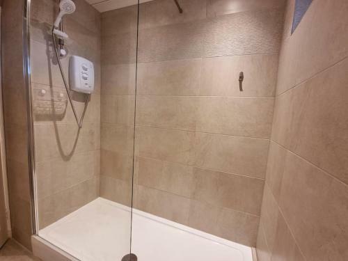 Unique 1-bed Serviced Apartment With Free Parking