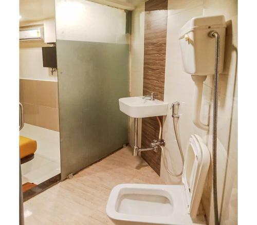 Hotel Gurukripa Nx Lodging By Wb Inn
