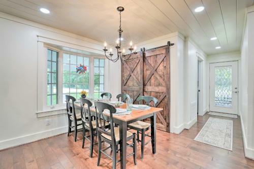 Charming Lakefront Retreat Dock And Boat Slip!