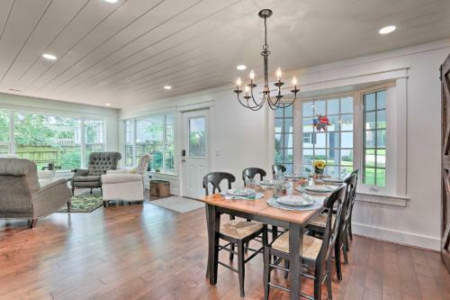 Charming Lakefront Retreat Dock And Boat Slip!