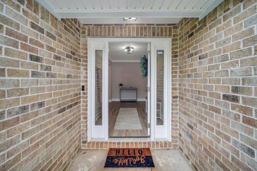 Beautiful New Construction Only 4 Min To Downtown!