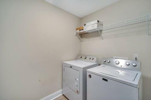 Beautiful New Construction Only 4 Min To Downtown!