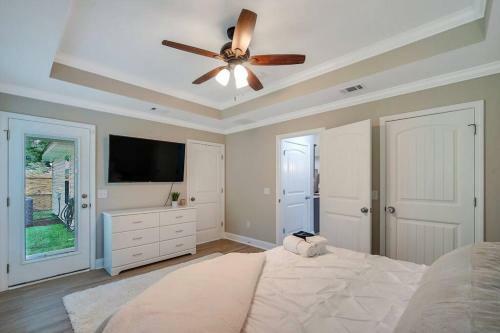 Beautiful New Construction Only 4 Min To Downtown!