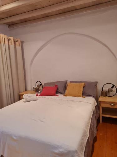 House Feinikas - Quiet Area With Beach Access