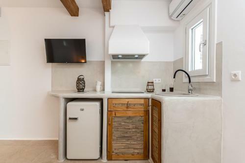 White Luxurious Apartments III