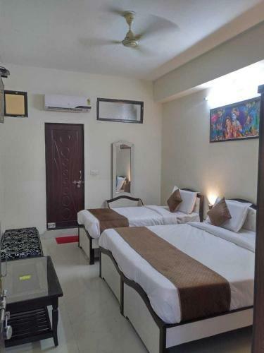 Hotel Oyo 92093 Mahaveer Tower