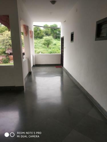 Hotel Chandra Hill Resort