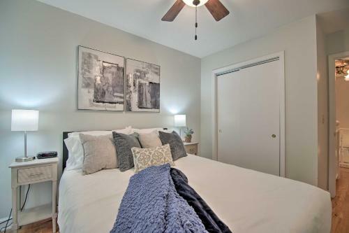 Centrally Located Gurnee Townhome With Deck!