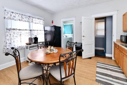 ? 5 Minutes From Downtown Indy ?