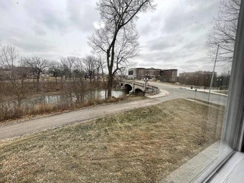 *5 Min To Downtown - Renovated - 3bdrm + Office!*