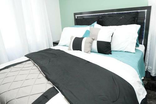 Luxury 4-bedroom Home With 2 And Half Bathroom.