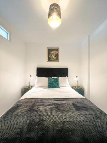 Host Liverpool - Stylish Living Space Apartments