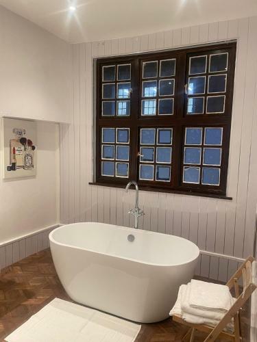 Lovely 1-bedroom Loft Apartment With Free Parking