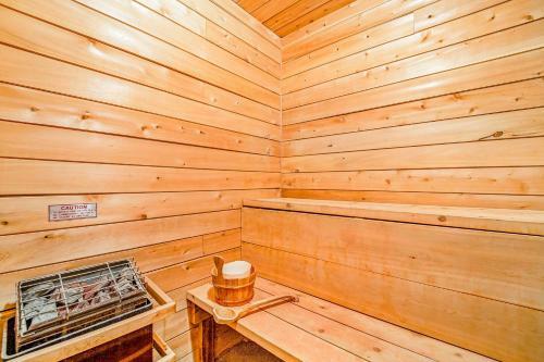 Snow Chasers Lodge - Room 6