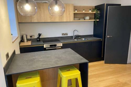 Spacious 1 Bedroom Apartment With Sea Views