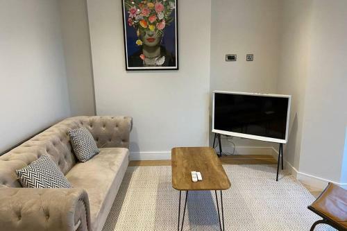 Spacious 1 Bedroom Apartment With Sea Views