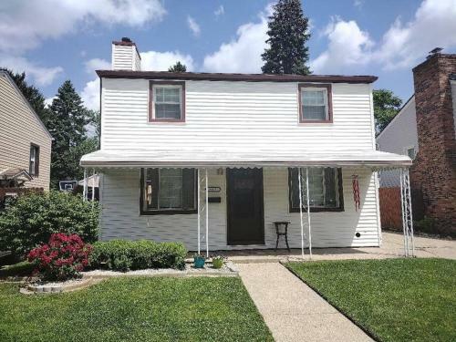 Cc3 Presents Suburban Nites Entire Quad Level Home