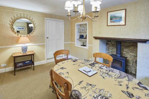 Host & Stay - Sixpence Cottage