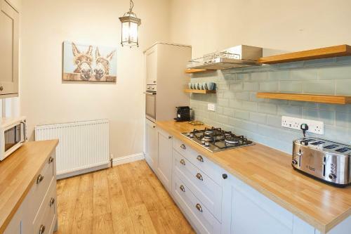 Host & Stay - Sixpence Cottage
