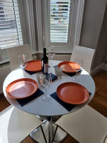 Sandown Seaside Apartment Ground Floor 1