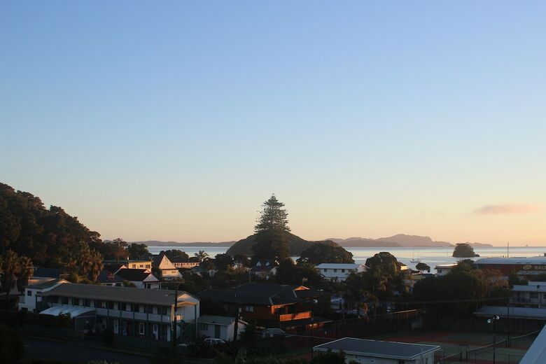 Admirals View Lodge