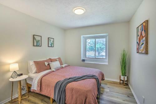 Modern Boho Gem Yard And 10 Mi To Baxter Arena