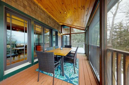 Luxury Adirondack Lakeview